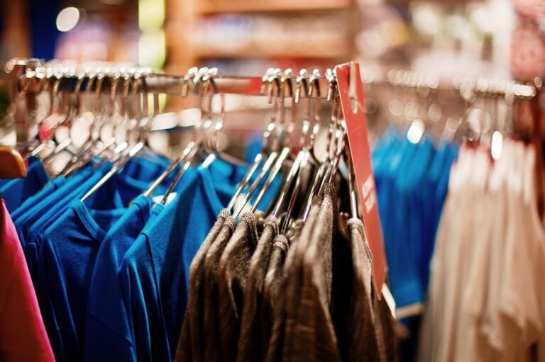 roupas em cabide varejo vendas